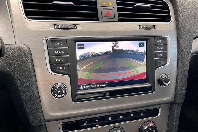 Used 2017 Volkswagen Golf SE image 24