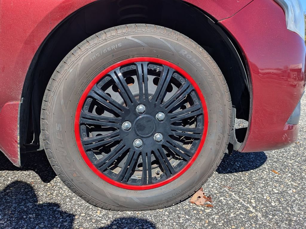 Used 2016 Nissan Versa SV image 9