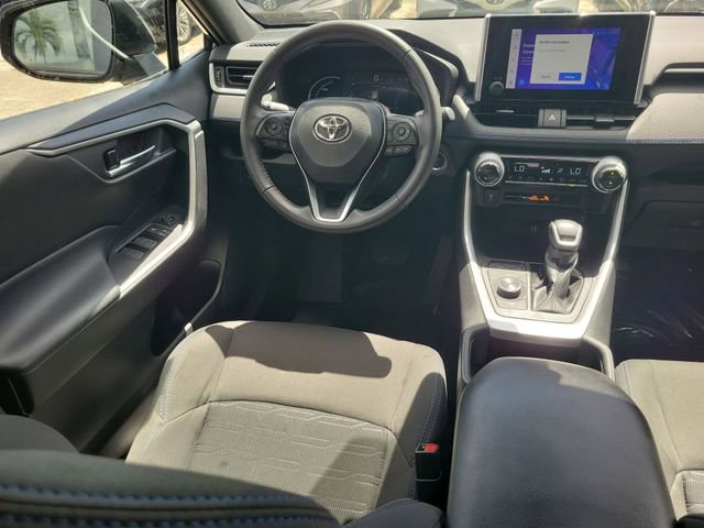Used 2023 Toyota RAV4 SE image 8