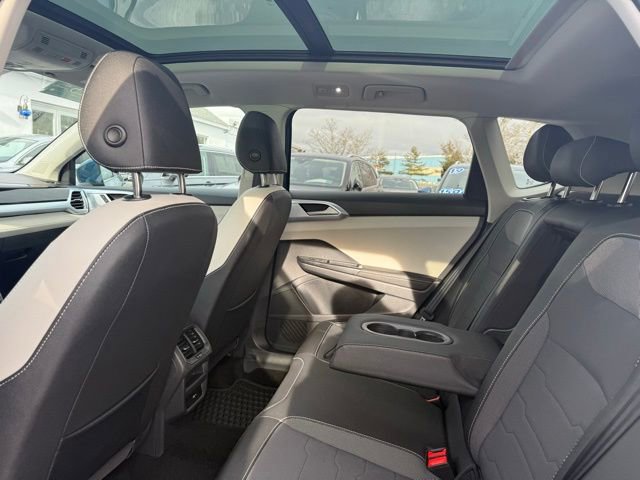 Certified 2025 Volkswagen Taos SE w/ Panoramic Sunroof Package image 13