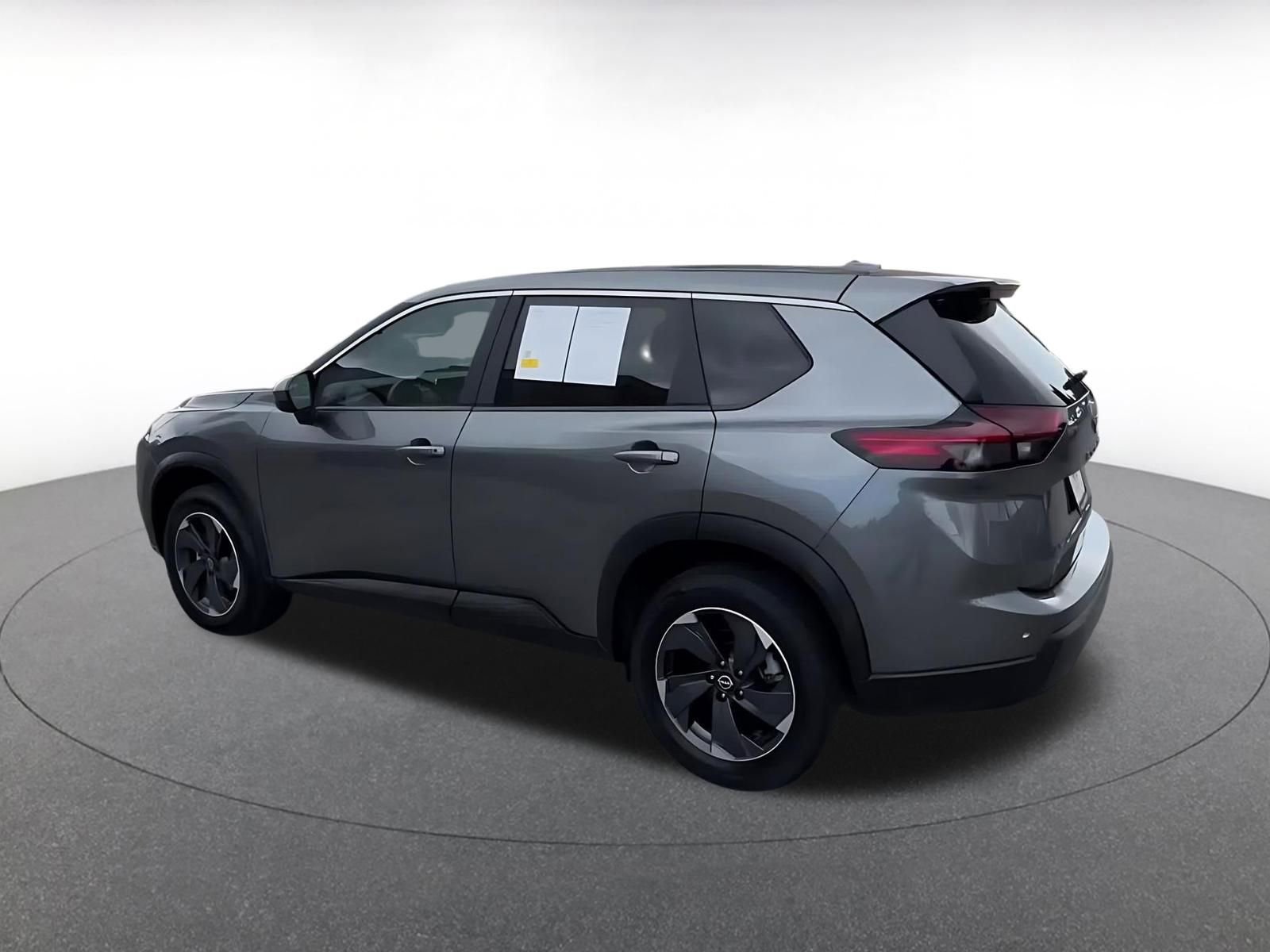 Used 2025 Nissan Rogue SV FWD image 10