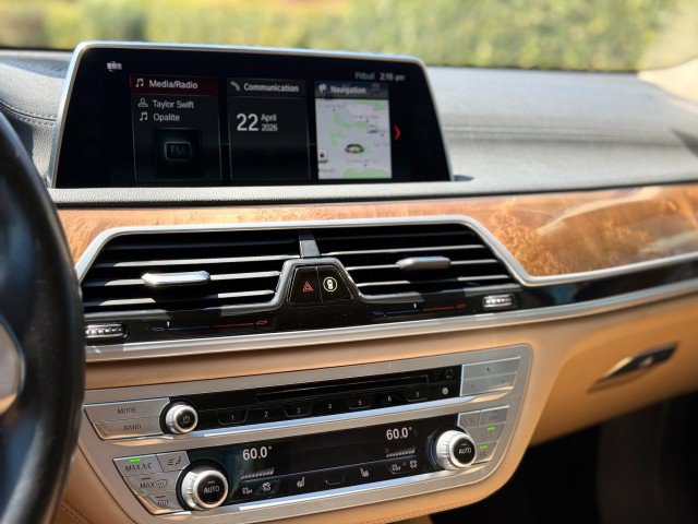 Used 2018 BMW 750i RWD image 21