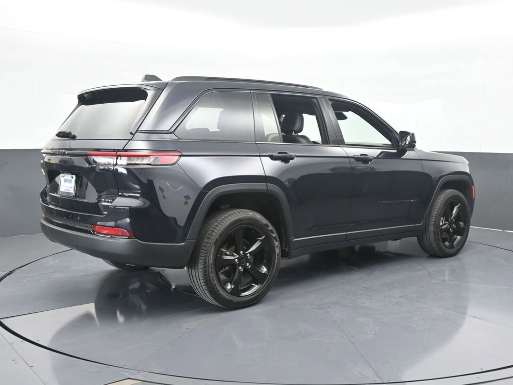 Used 2024 Jeep Grand Cherokee Limited w/ Black Appearance Package image 6