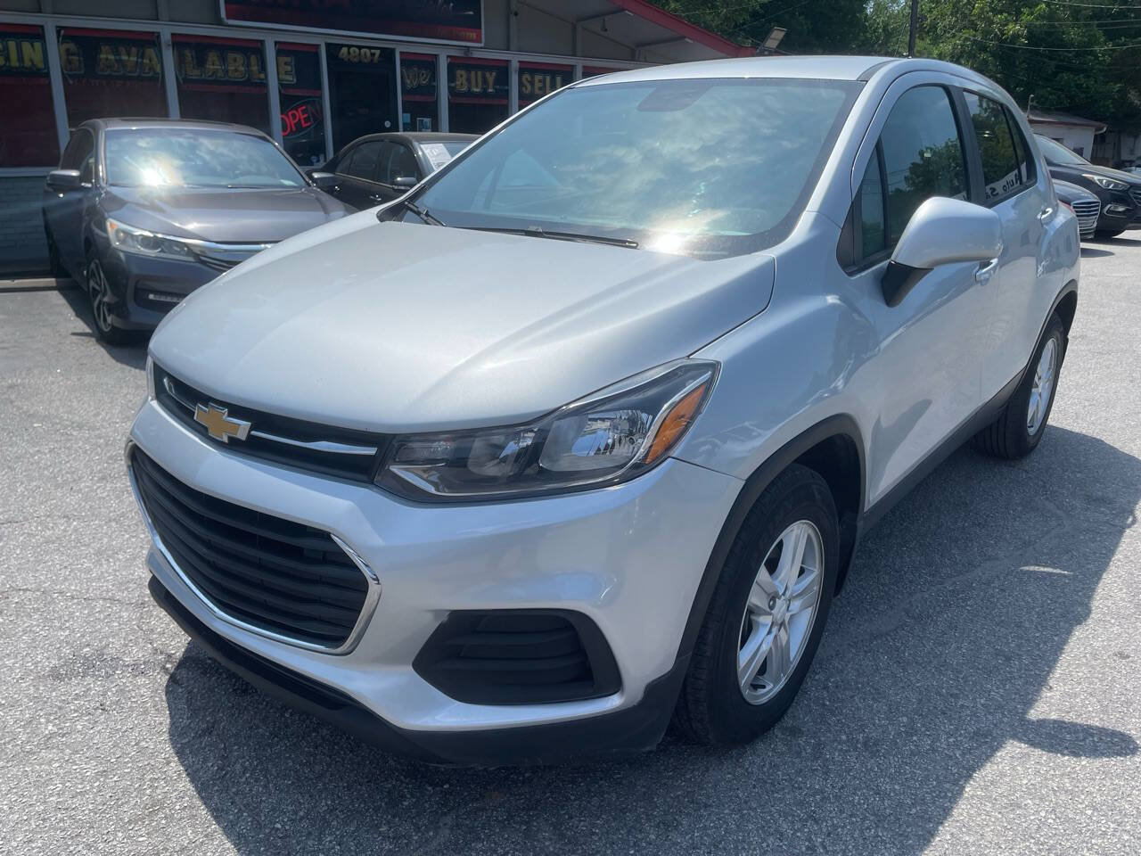 Used 2020 Chevrolet Trax LS w/ Tint and Cruise Package FWD image 8