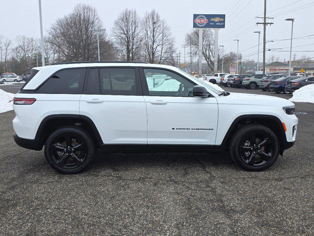 Certified 2025 Jeep Grand Cherokee Altitude image 18