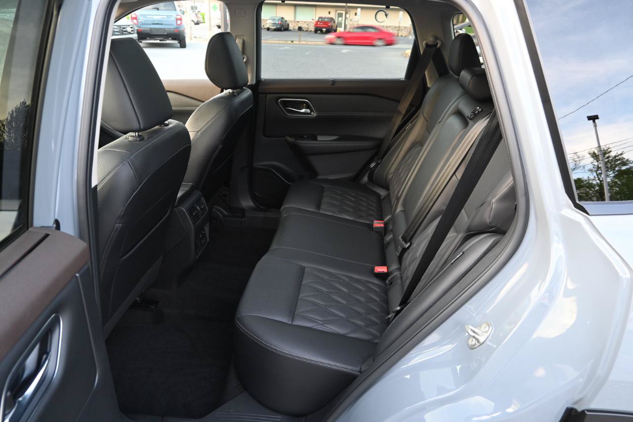 Used 2023 Nissan Rogue Platinum w/ Platinum Premium Package AWD/4WD image 24