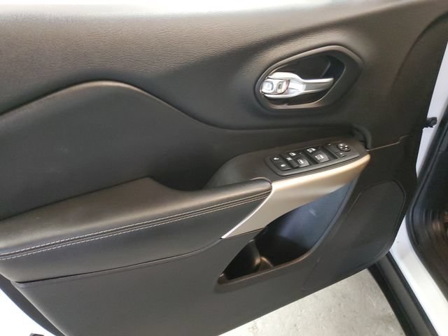 Used 2018 Jeep Cherokee Limited w/ Technology Group AWD/4WD image 11