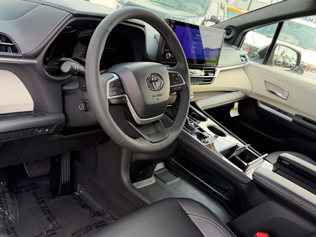 Used 2026 Toyota Sienna Limited FWD image 28
