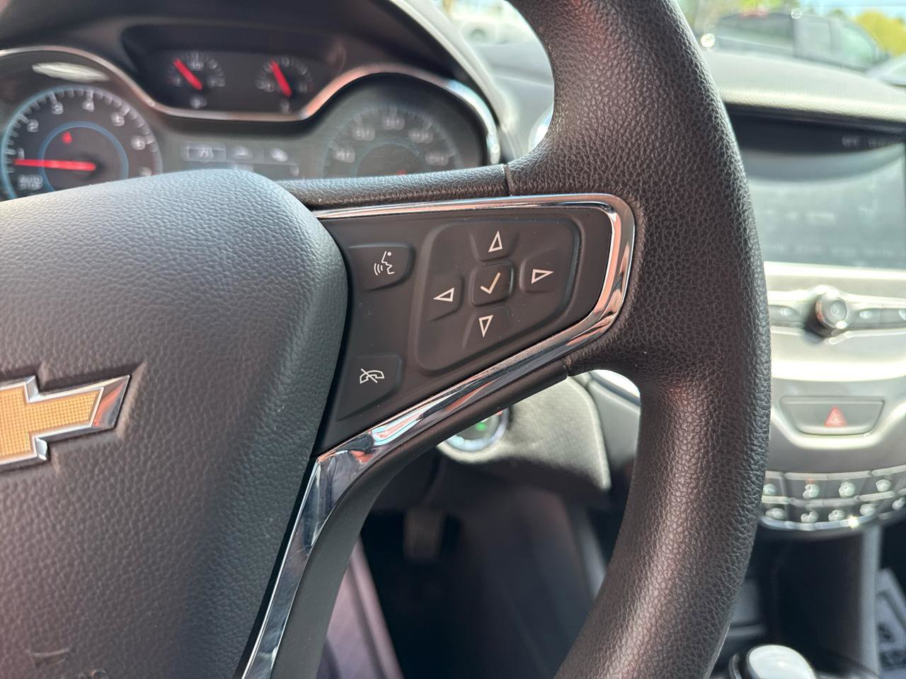 Used 2017 Chevrolet Cruze LT w/ Convenience Package FWD image 13