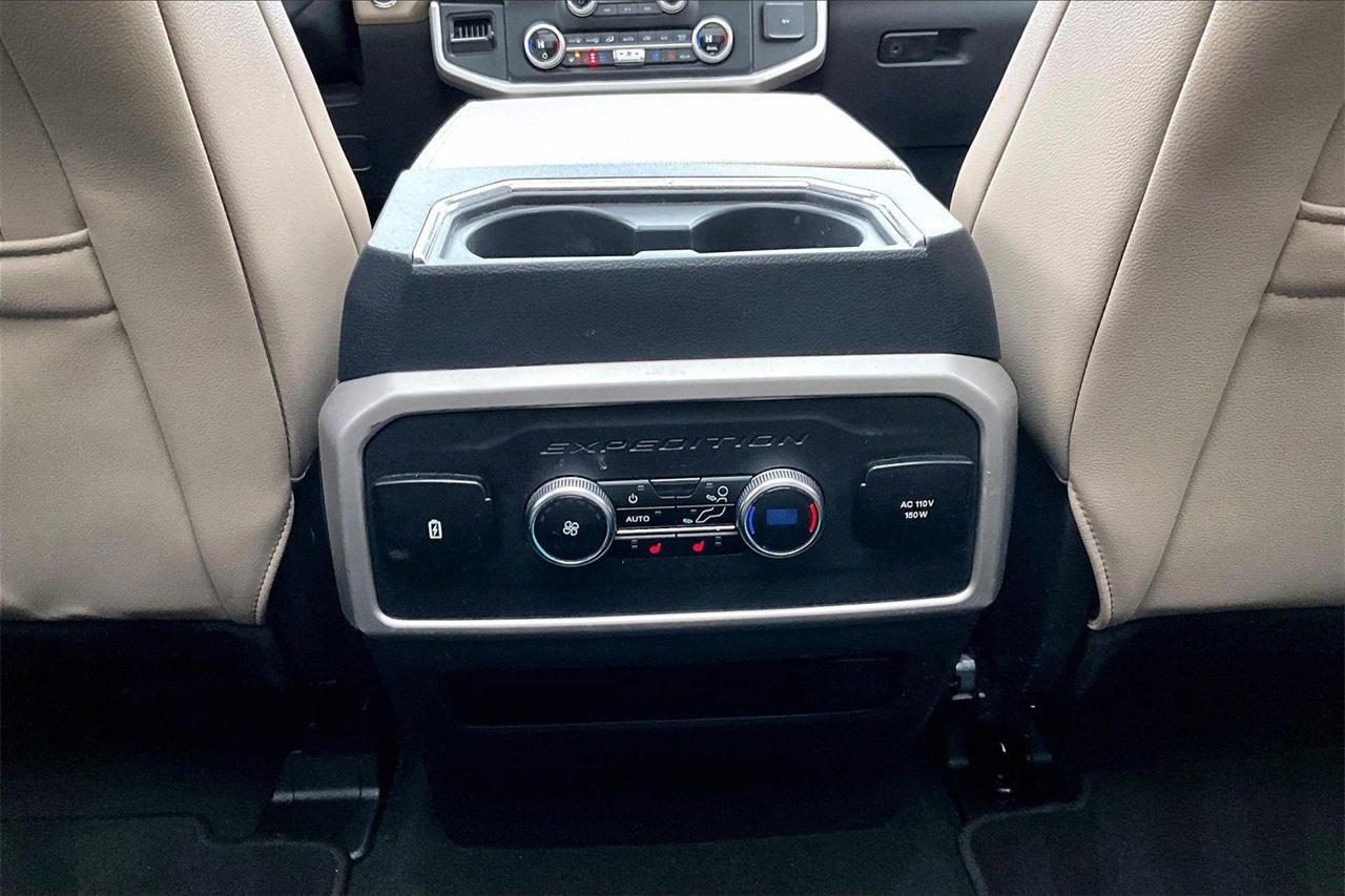 Used 2024 Ford Expedition Limited image 17