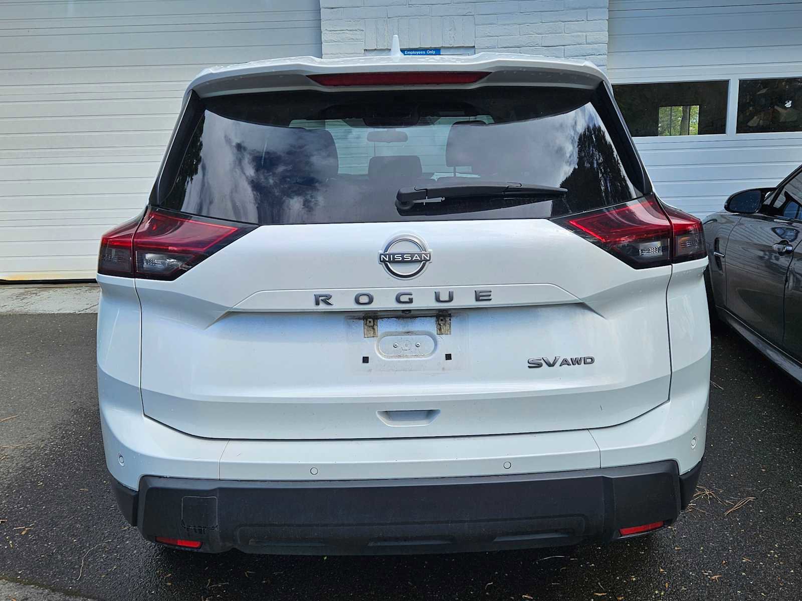 Used 2024 Nissan Rogue SV image 3