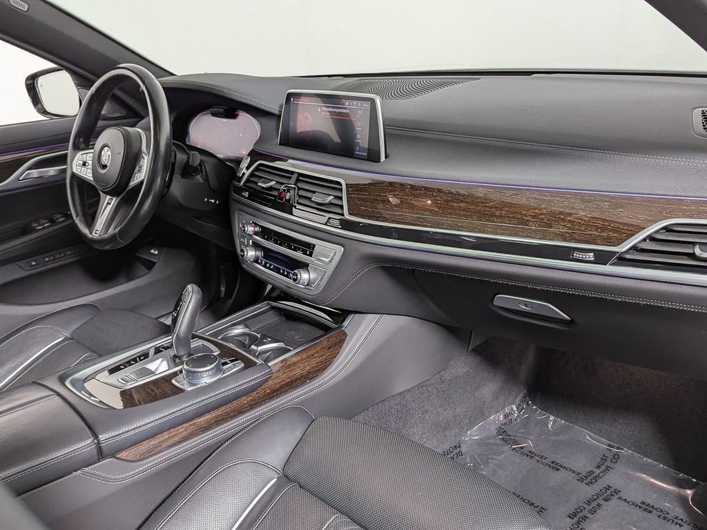 Used 2022 BMW 750i xDrive w/ M Sport Package AWD/4WD image 31