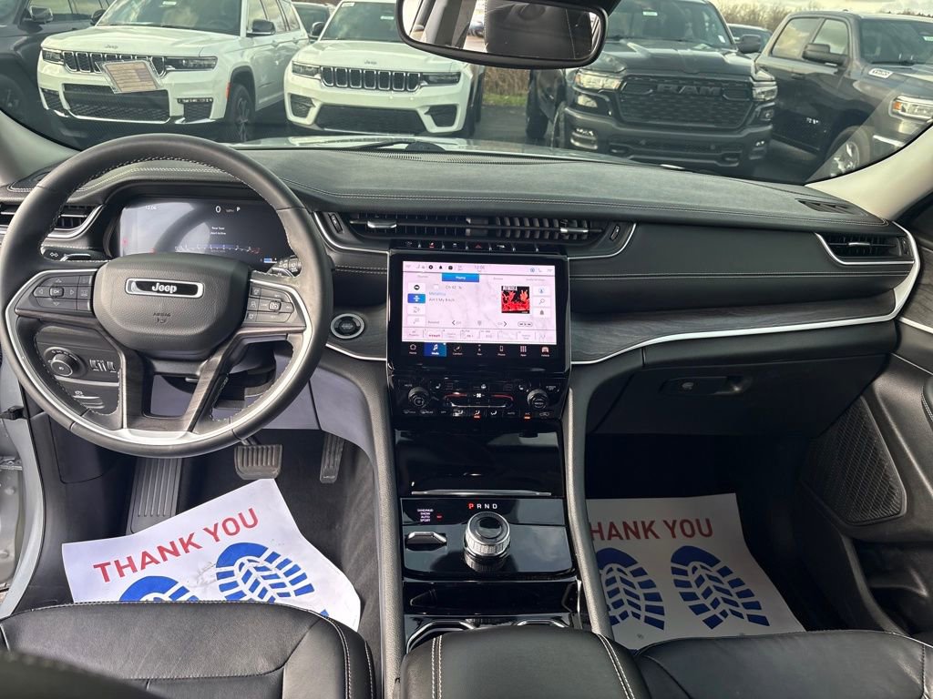 Certified 2023 Jeep Grand Cherokee Limited w/ Black Appearance Package image 14