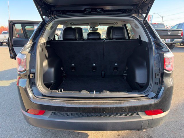 Used 2022 Jeep Compass Limited AWD/4WD image 11