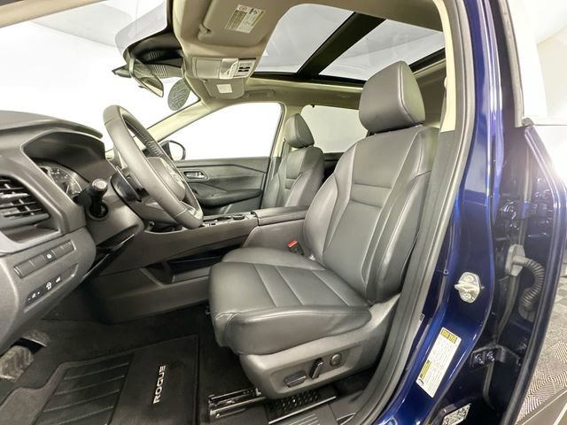 Used 2024 Nissan Rogue SV w/ SV Premium Package image 4