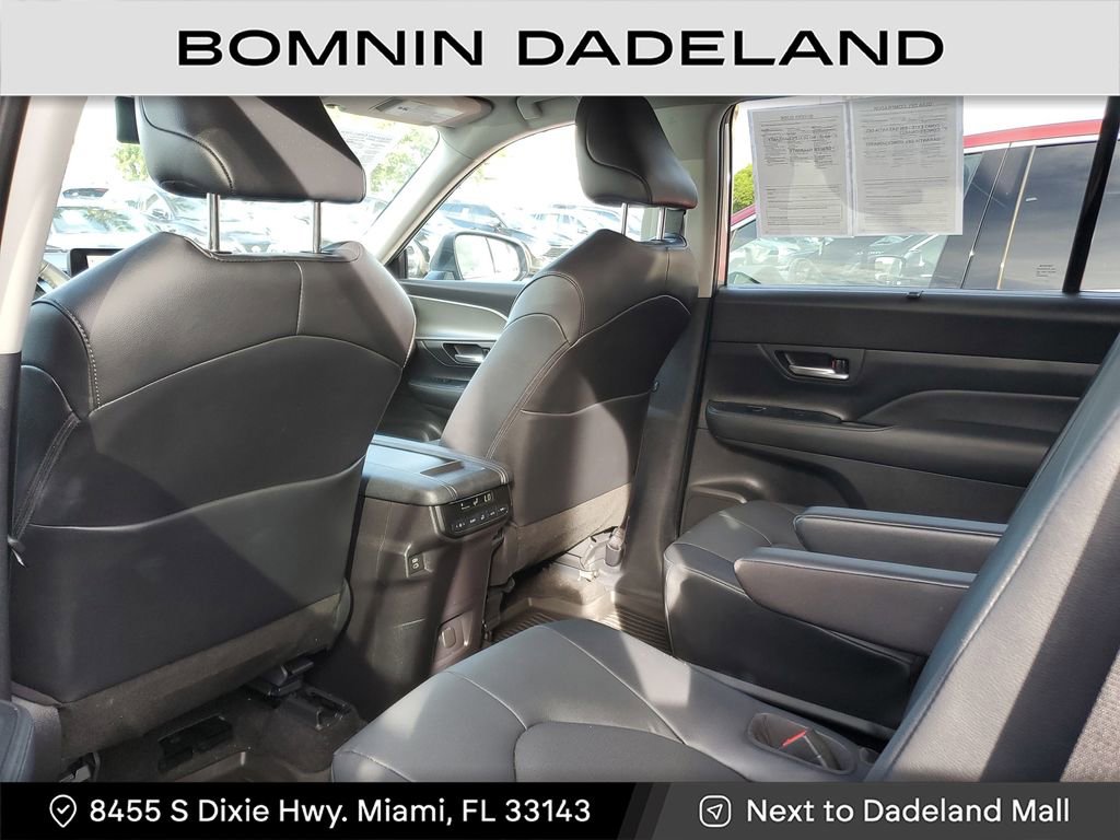 Used 2025 Toyota Grand Highlander AWD image 10