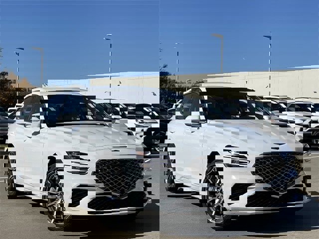 Used 2025 Genesis G70 2.5T image 2