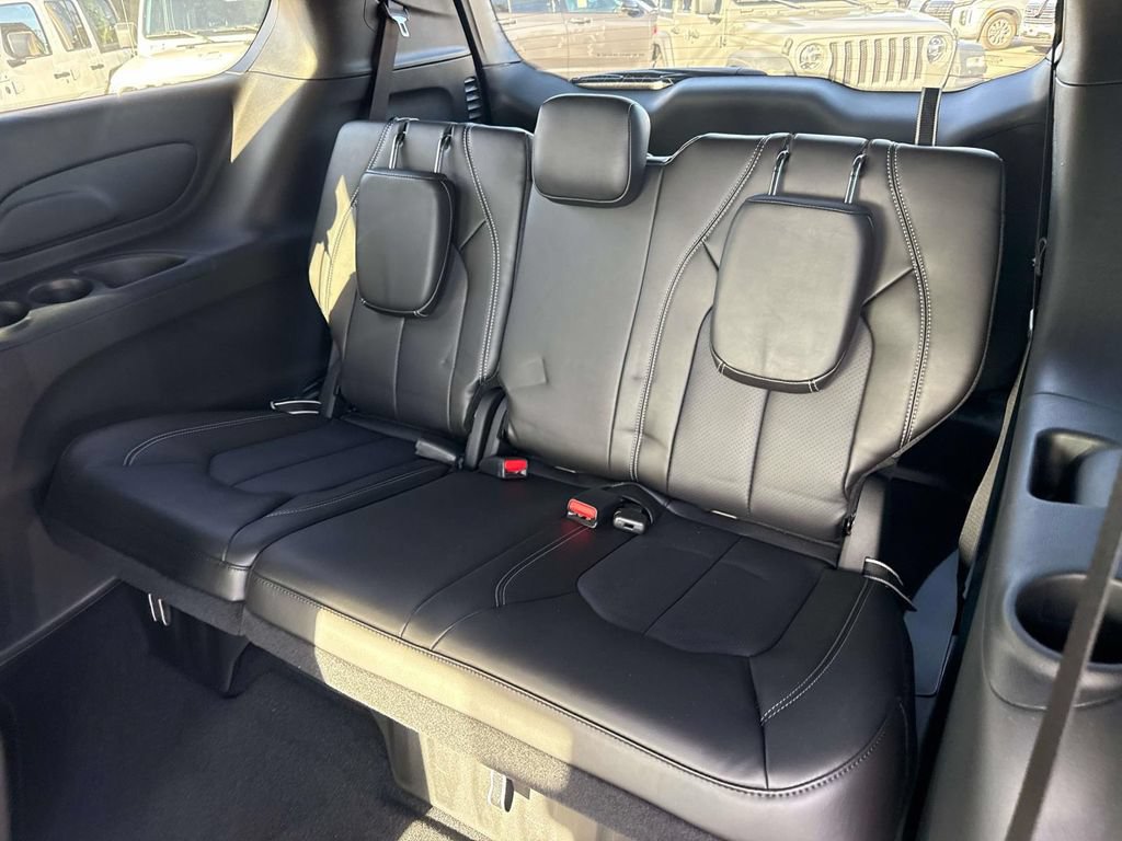 New 2026 Chrysler Pacifica Select FWD image 8
