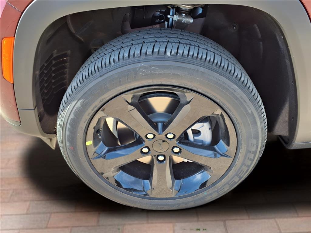 New 2025 Jeep Grand Cherokee L Altitude image 26