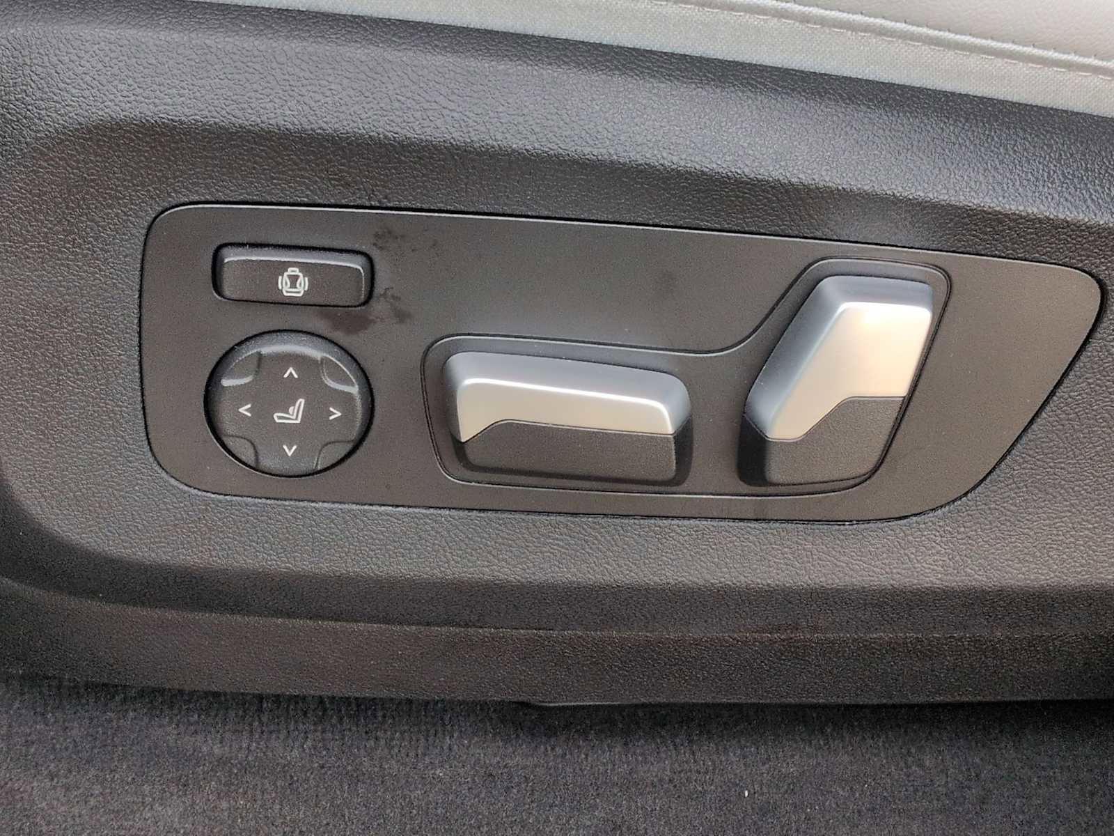 Certified 2024 BMW X5 xDrive40i w/ Premium Package image 18