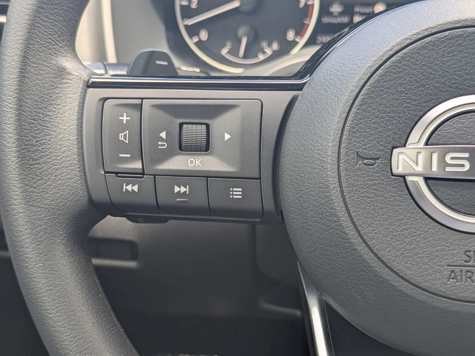 Certified 2023 Nissan Rogue SV FWD image 19