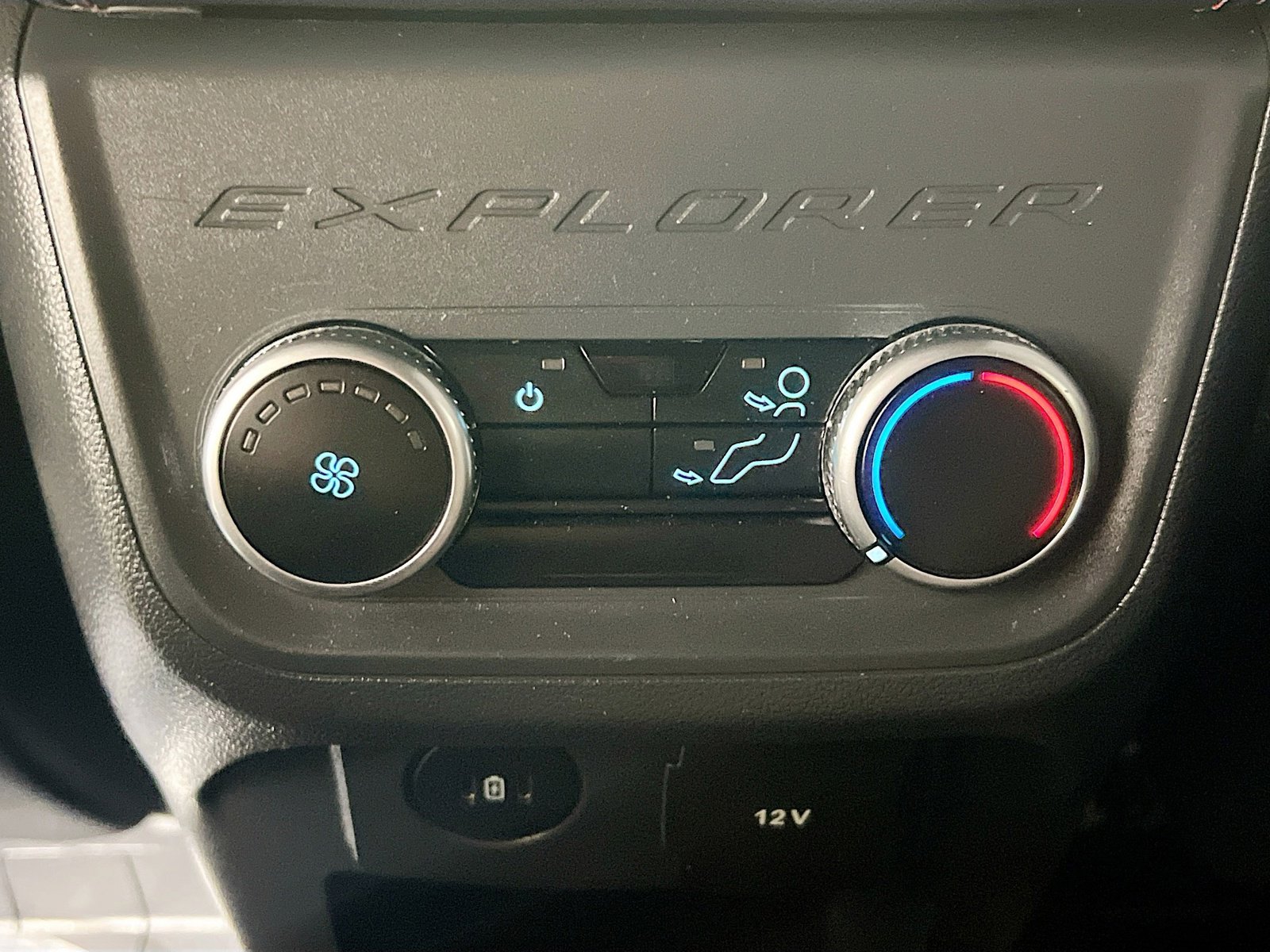Used 2025 Ford Explorer ST-Line RWD image 18