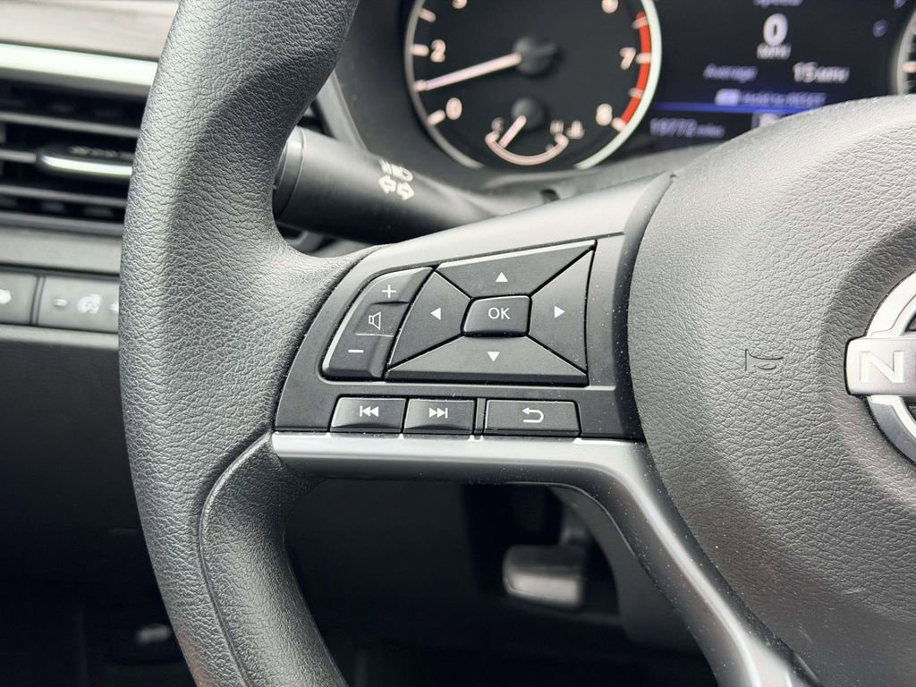 Used 2025 Nissan Altima 2.5 SV FWD image 9