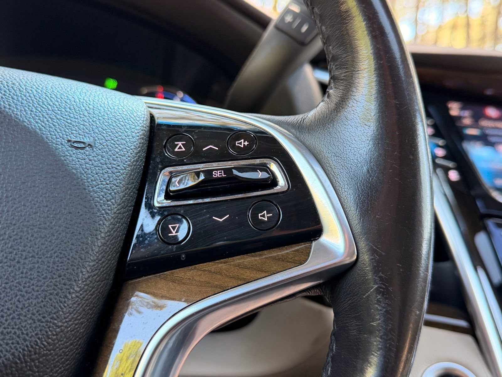 Used 2019 Cadillac Escalade Premium Luxury image 25