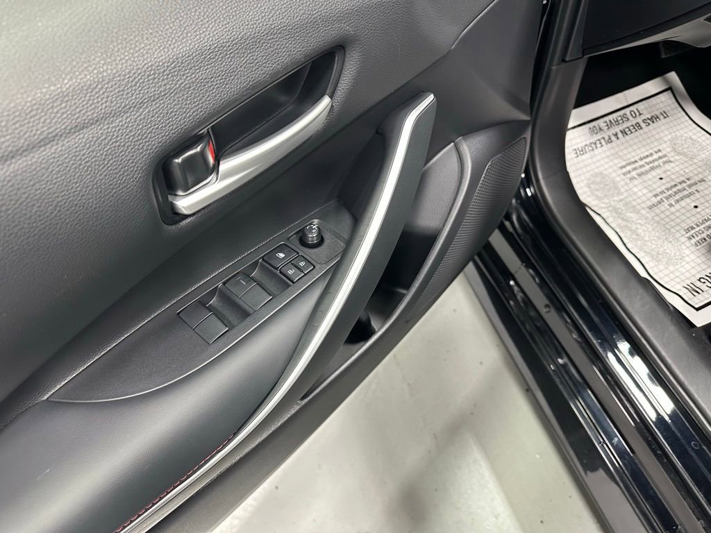 Used 2025 Toyota Corolla SE FWD image 9