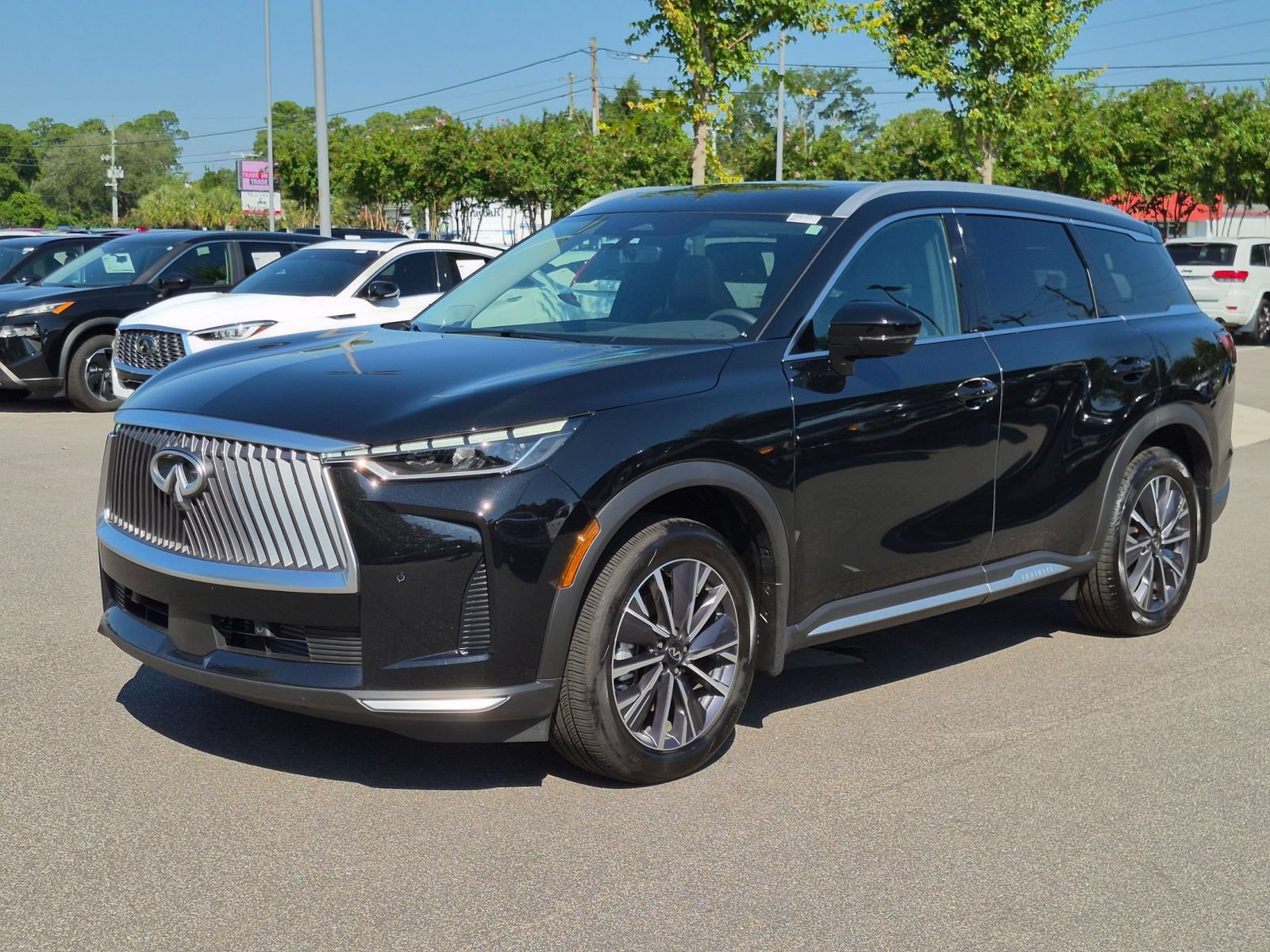 Used 2026 INFINITI QX60 Luxe w/ Cargo Package FWD image 7