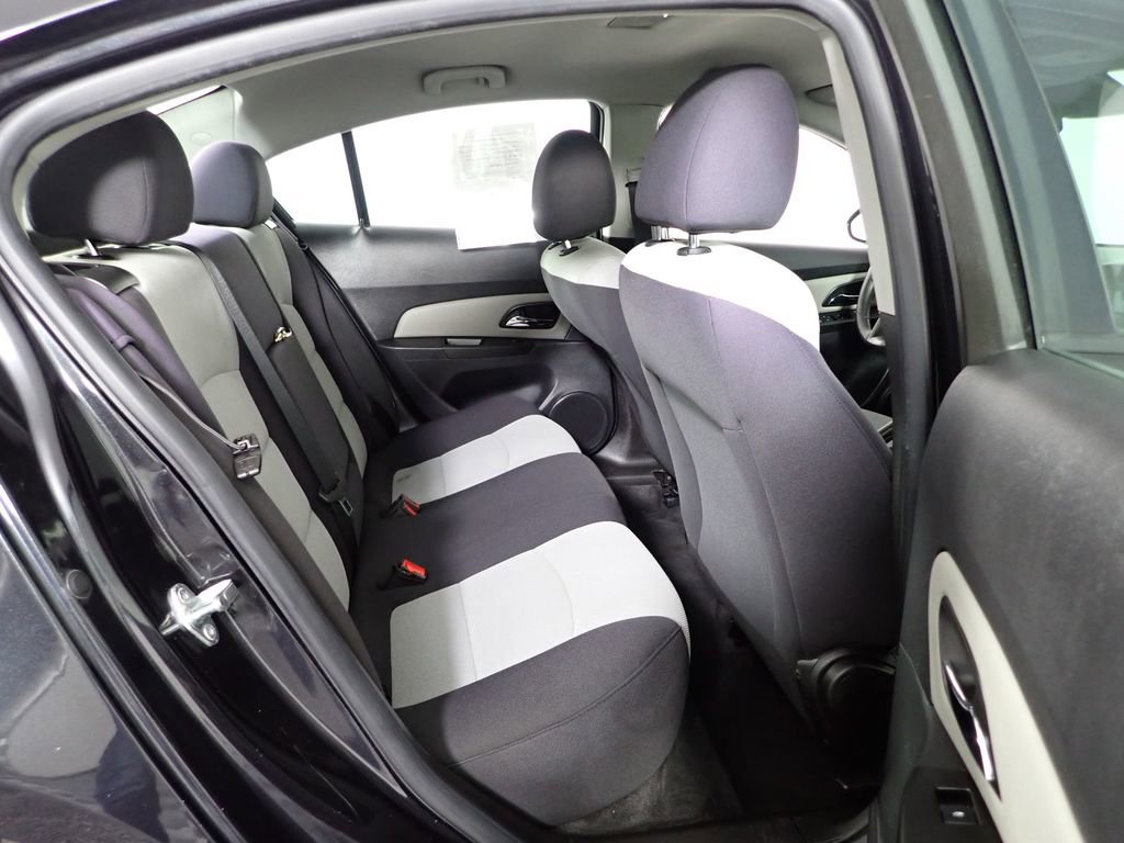 Used 2013 Chevrolet Cruze LS image 40