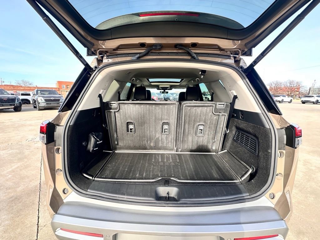 Certified 2024 Nissan Pathfinder Platinum image 13