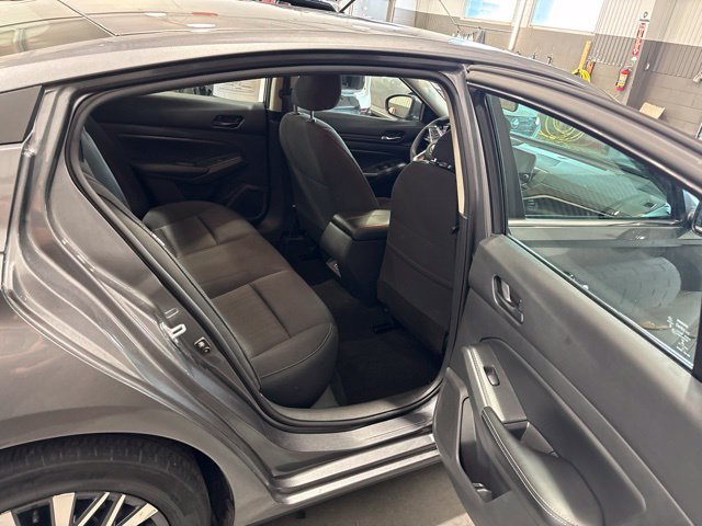 Used 2024 Nissan Altima 2.5 SV FWD image 15