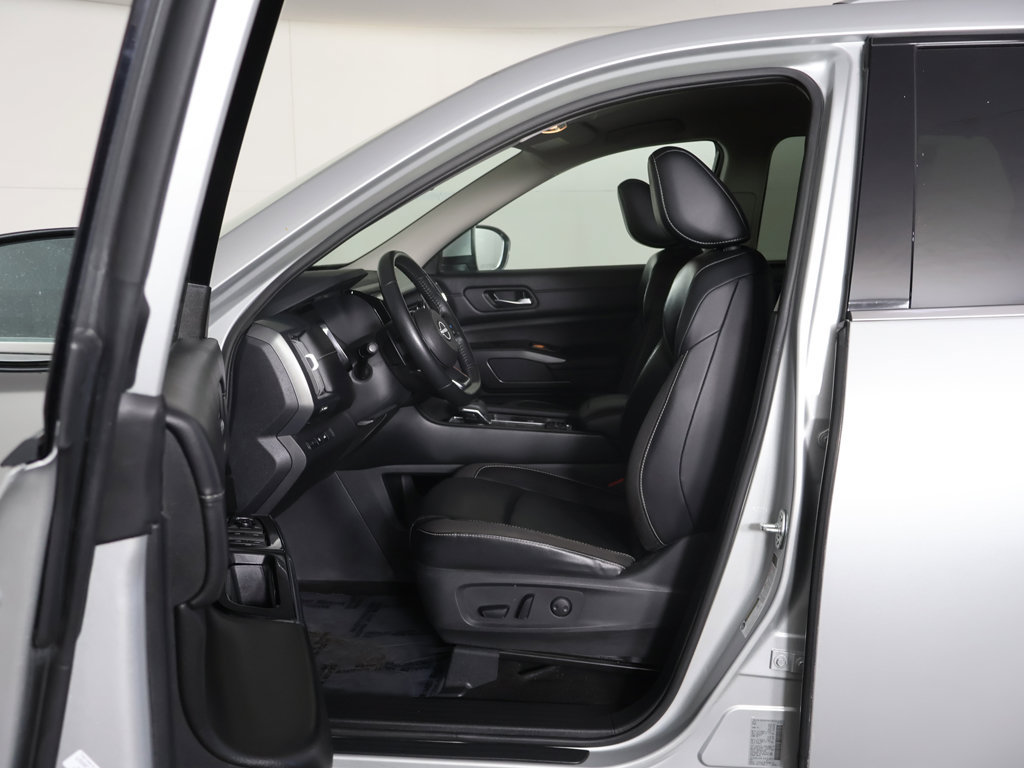 Used 2023 Nissan Pathfinder SL AWD/4WD image 30