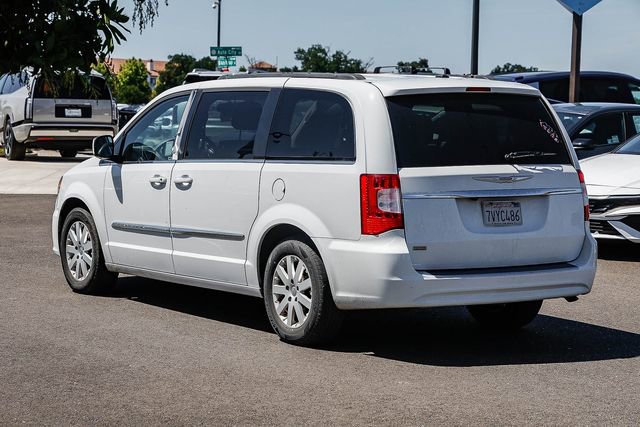 Used 2016 Chrysler Town & Country Touring FWD image 2