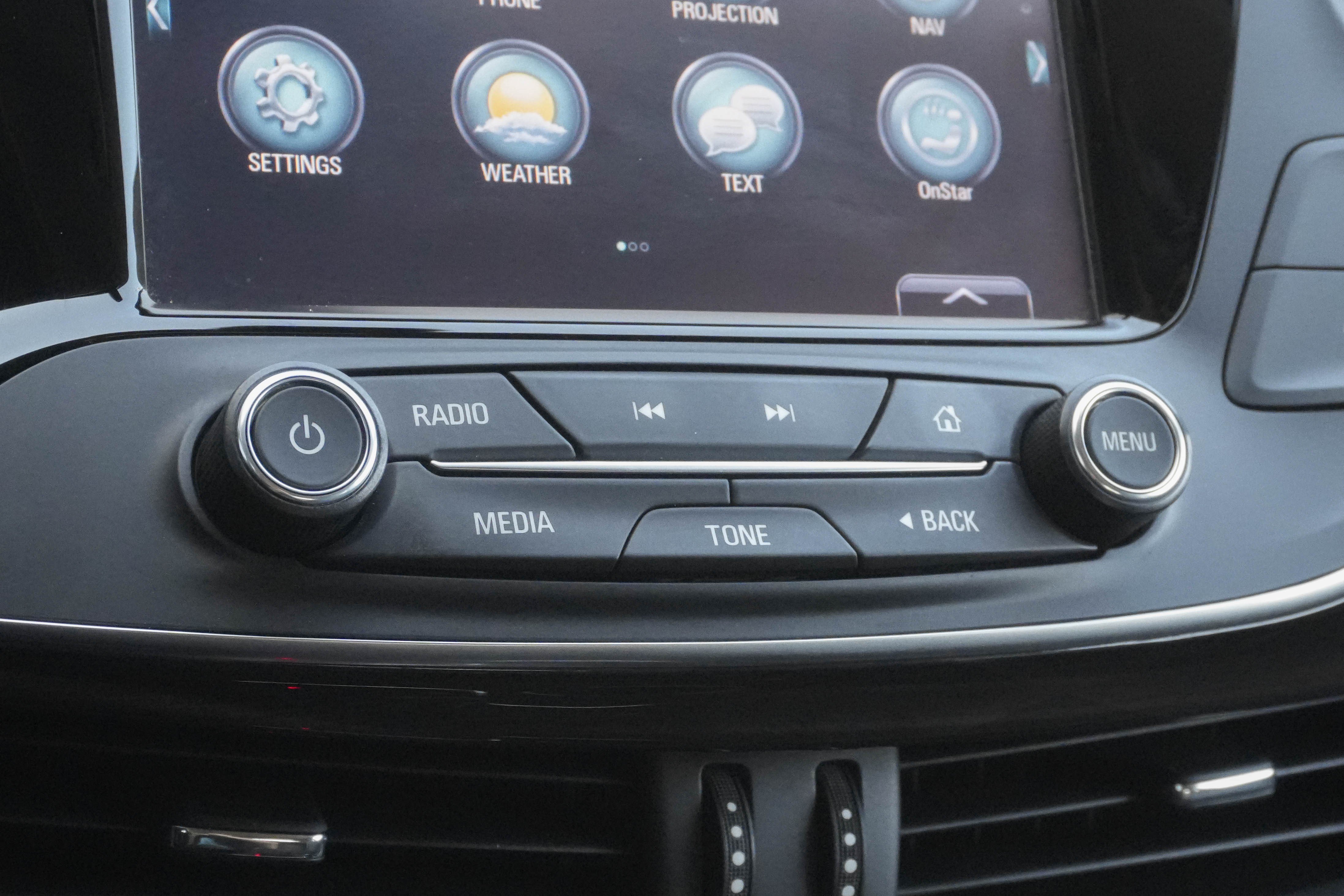 Used 2020 Buick Envision Essence w/ Experience Buick Package FWD image 25