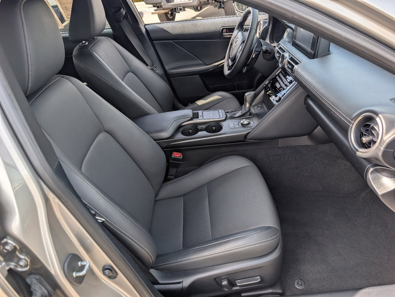 Used 2022 Lexus IS 300 w/ Premium Package image 8