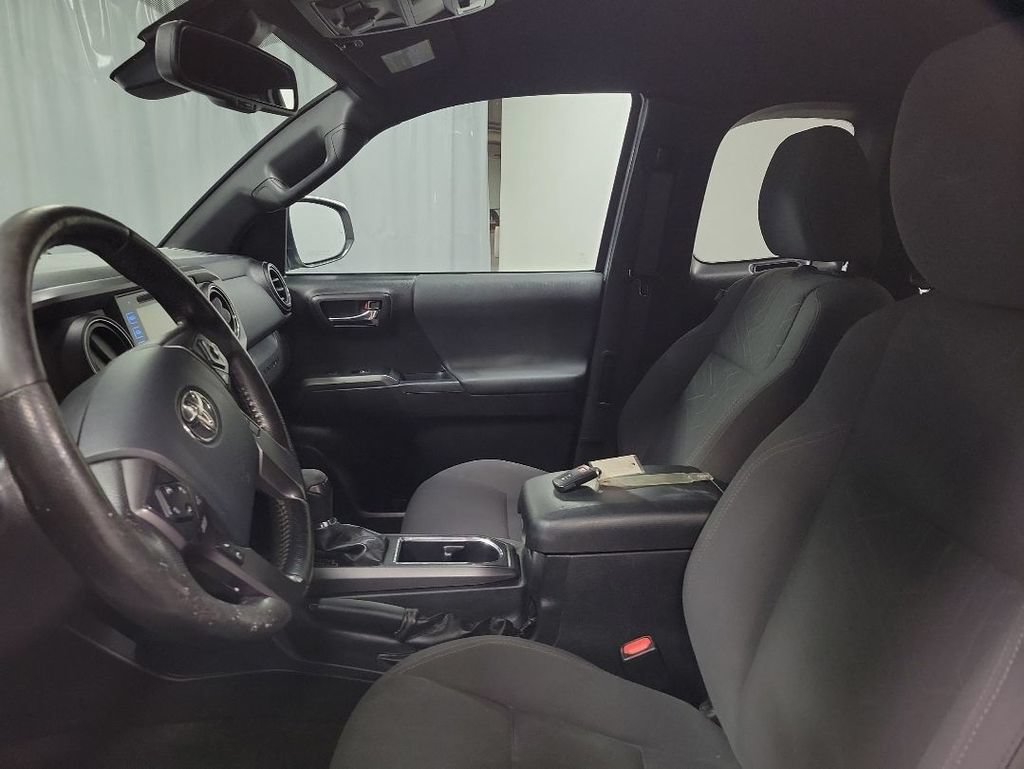 Used 2019 Toyota Tacoma TRD Off-Road w/ Technology Package AWD/4WD image 13