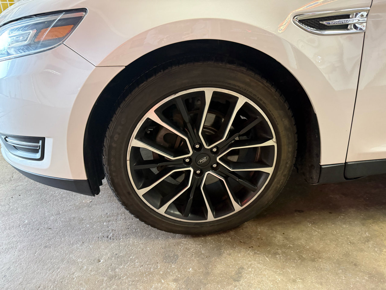 Used 2018 Ford Taurus SEL w/ Equipment Group 201A image 9