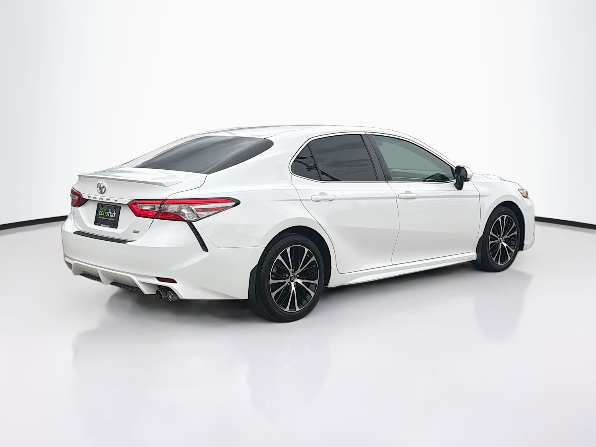 Used 2018 Toyota Camry SE w/ Moonroof Package image 9