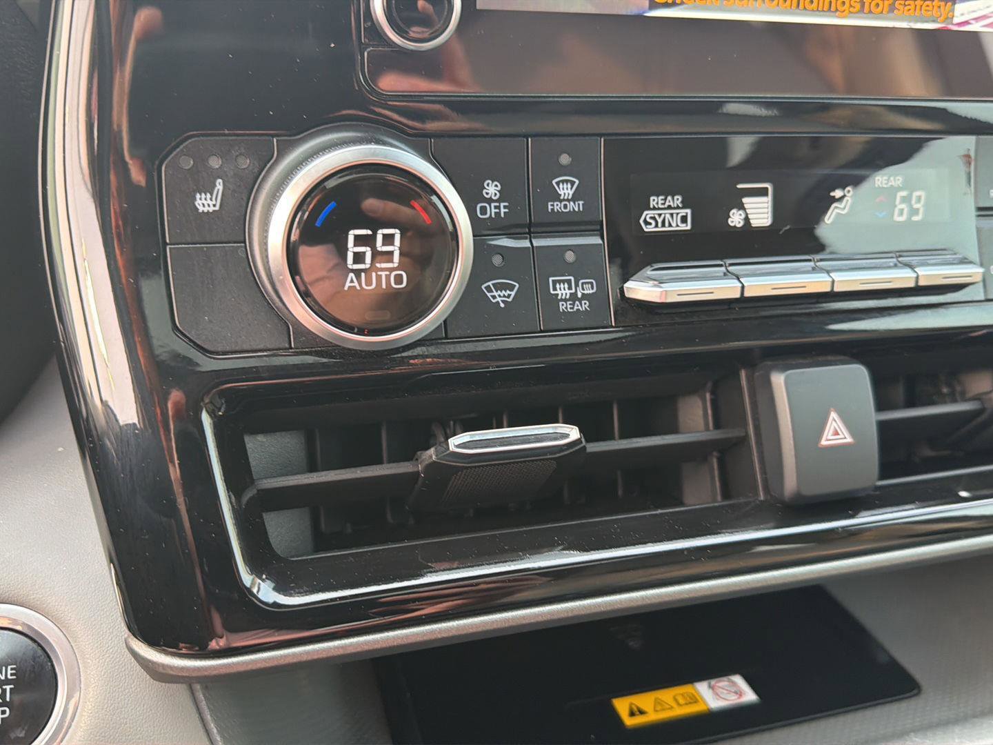 Certified 2024 Toyota Highlander XLE AWD/4WD image 27