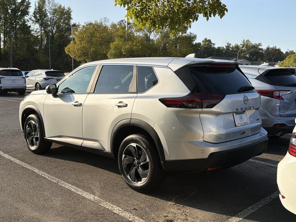 Used 2025 Nissan Rogue SV AWD/4WD image 5