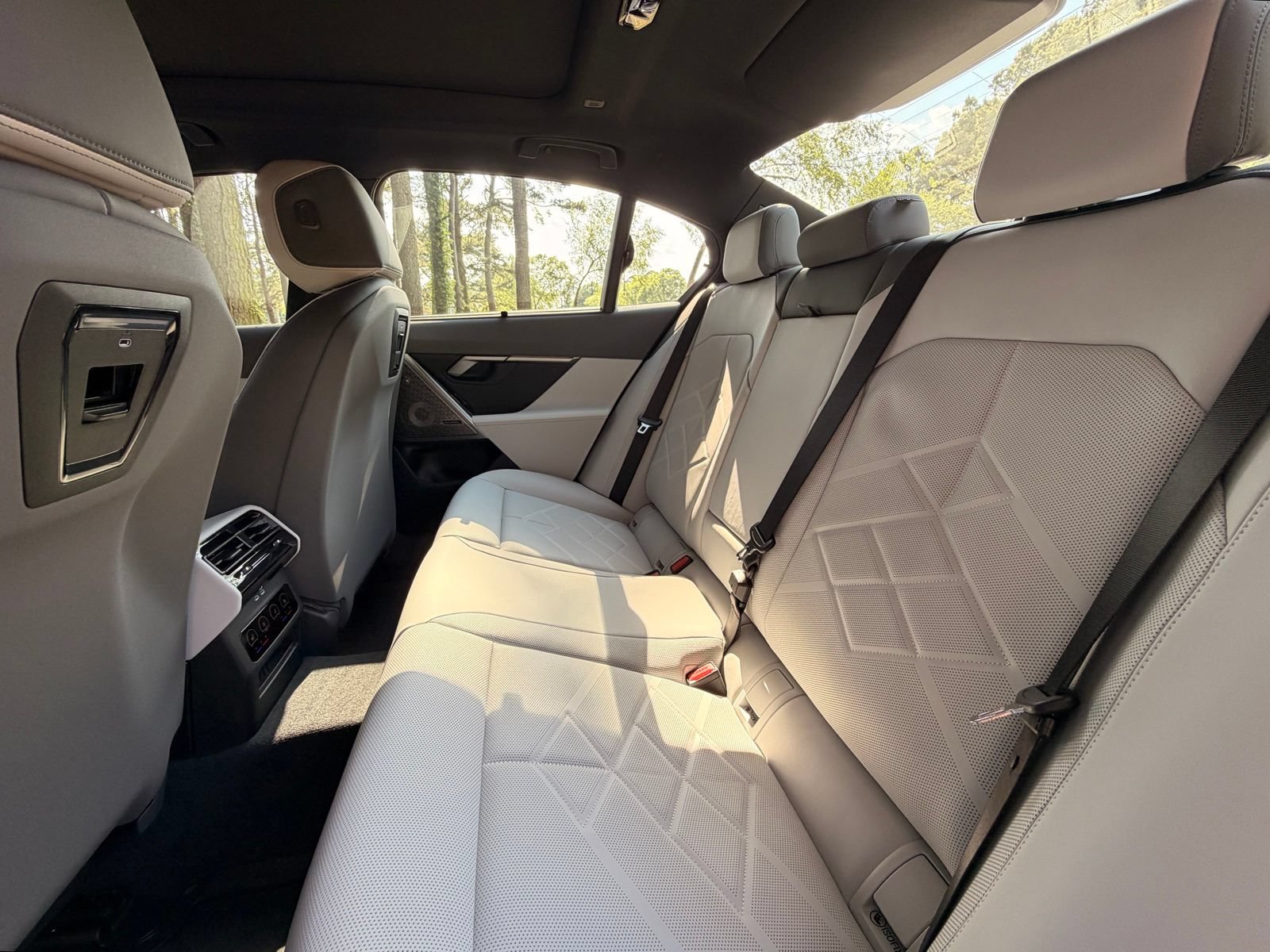 New 2026 BMW 550e xDrive w/ Executive Package AWD/4WD image 13