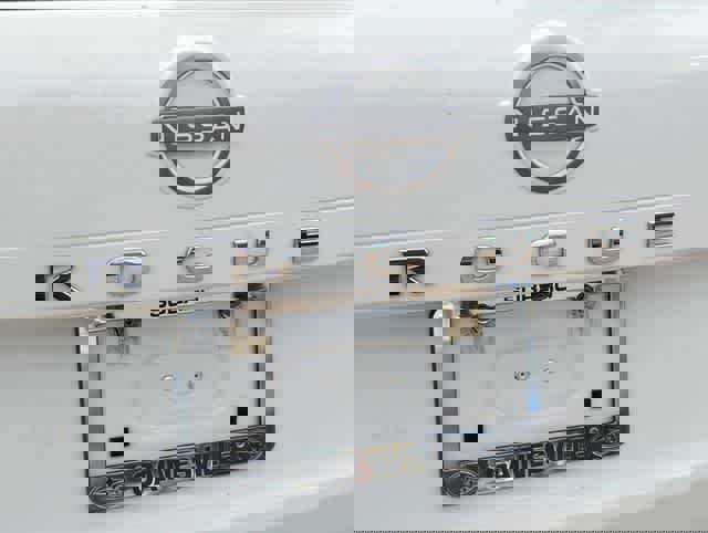 Used 2023 Nissan Rogue S image 11