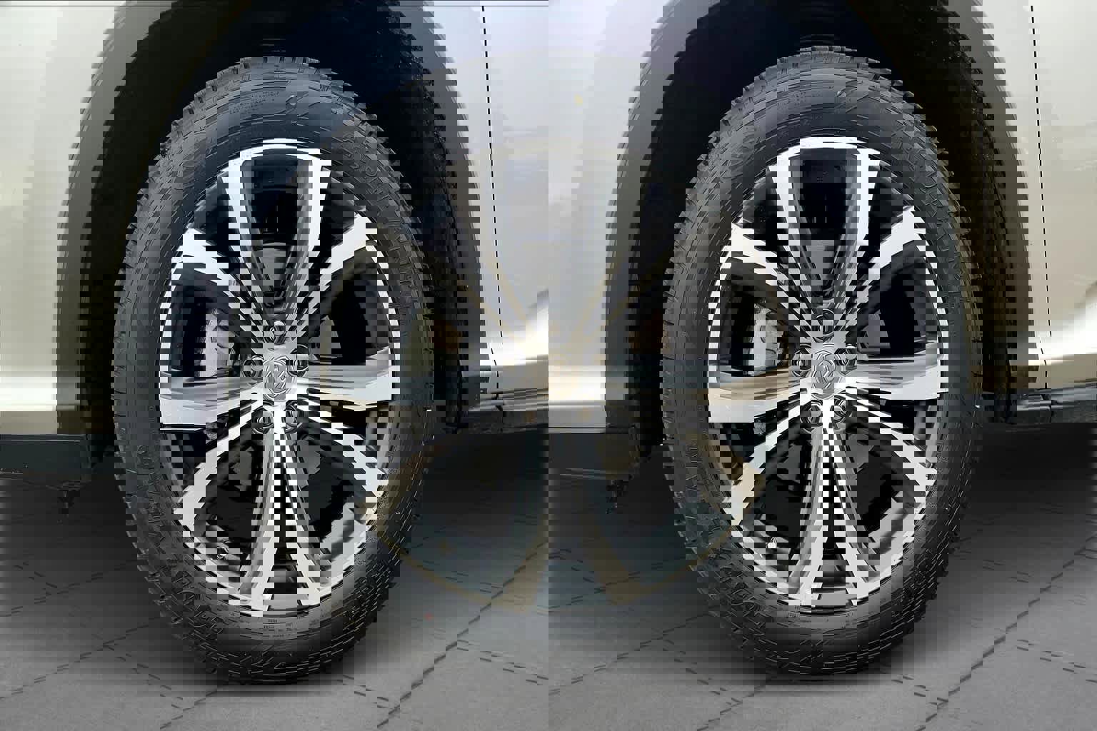 Used 2019 Lexus RX 450h AWD w/ Navigation Package image 11