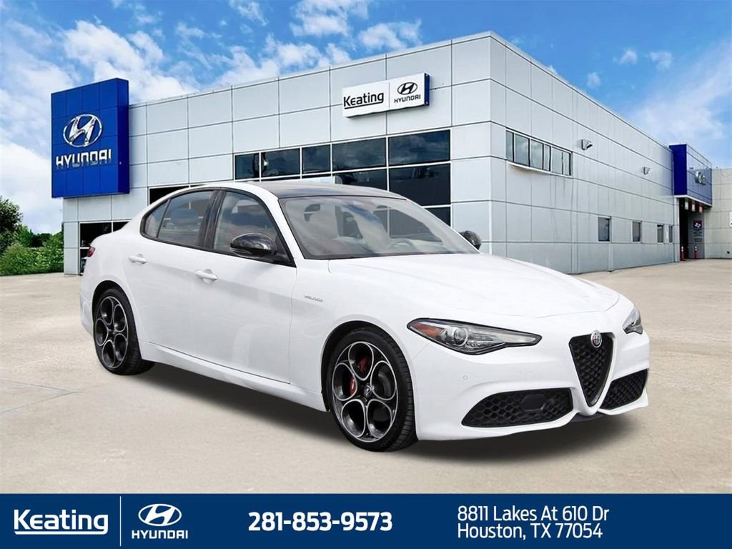 Used 2022 Alfa Romeo Giulia Veloce RWD image 3