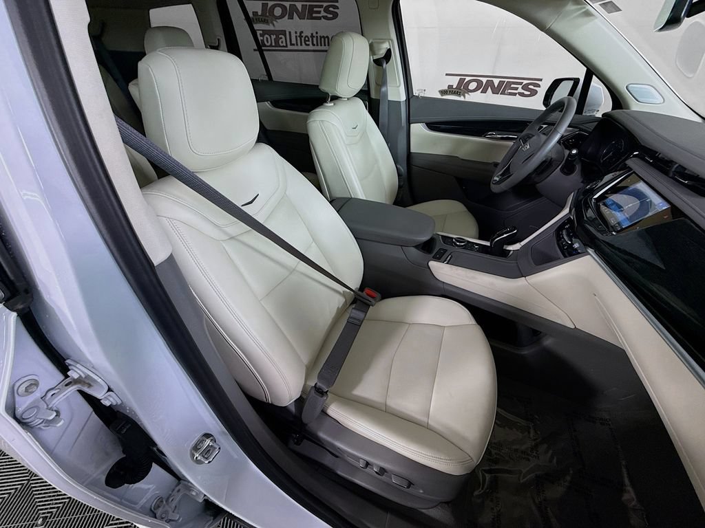 Used 2025 Cadillac XT6 Premium Luxury w/ LPO, Floor Liner Package AWD/4WD image 35
