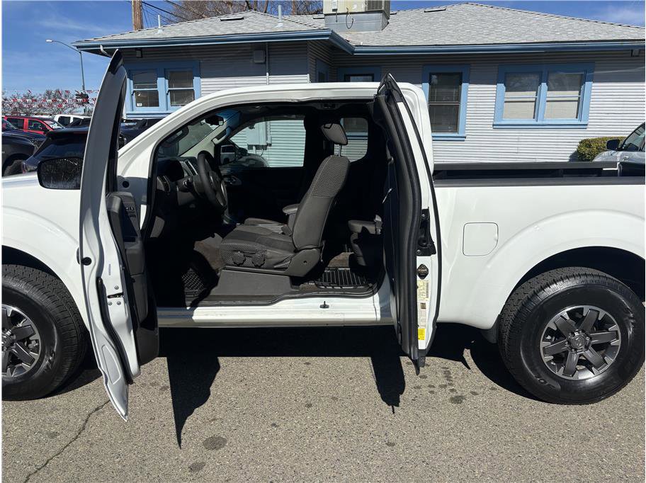 Used 2016 Nissan Frontier Desert Runner image 9