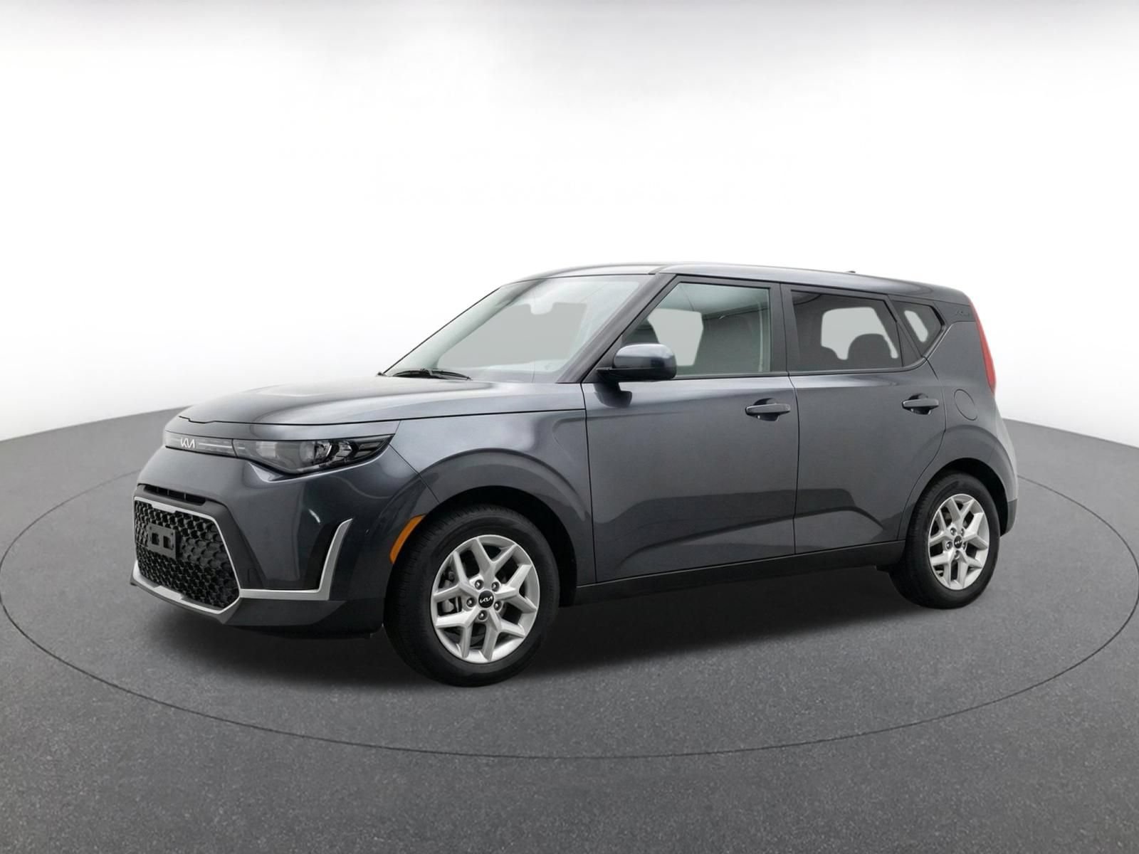 Used 2025 Kia Soul LX w/ LX Technology Package FWD image 3