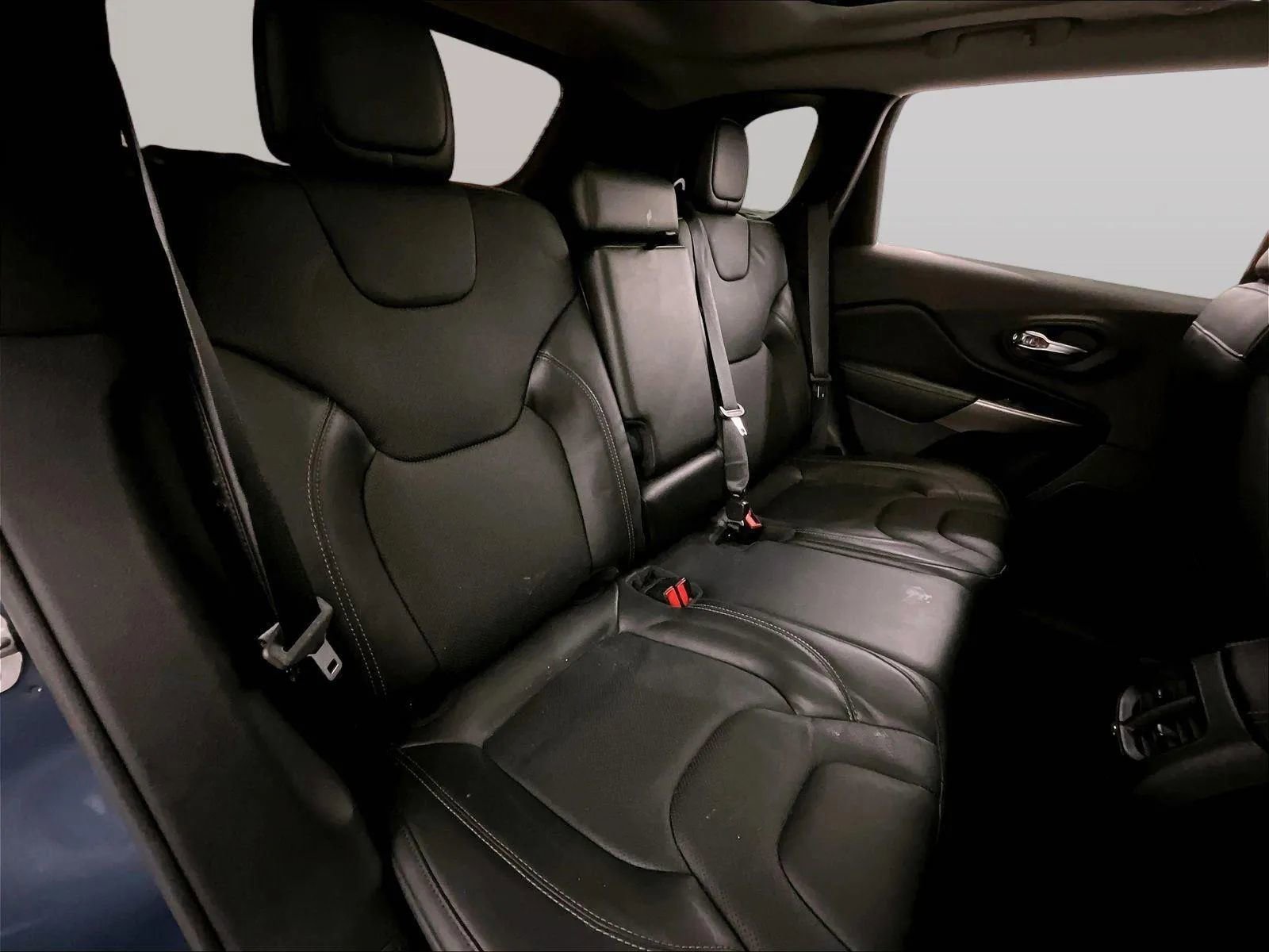 Used 2019 Jeep Cherokee Limited image 26